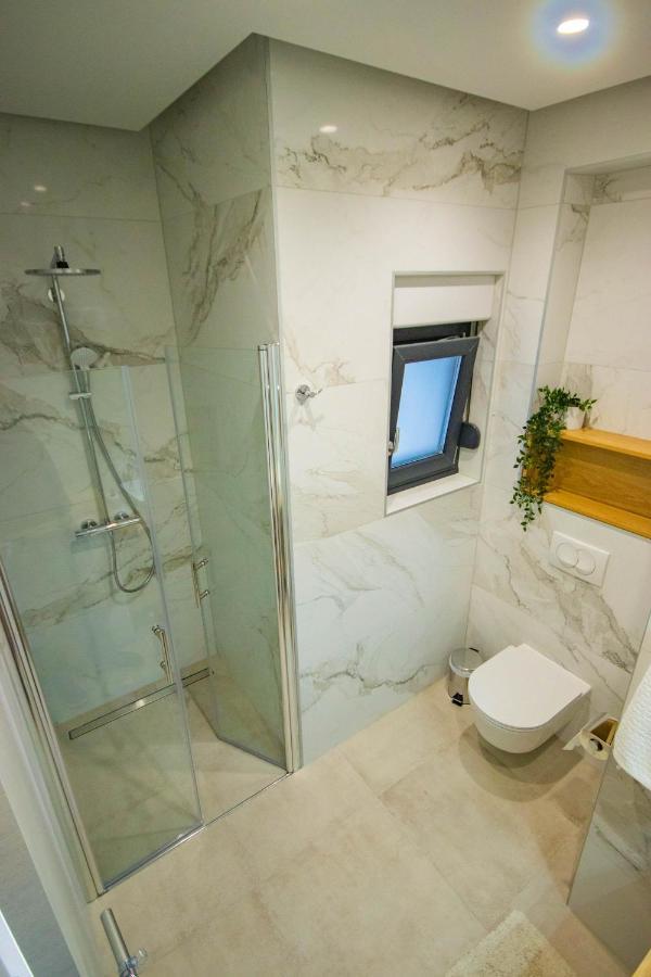 Apartmani Le-Lu Kaštela Exterior foto