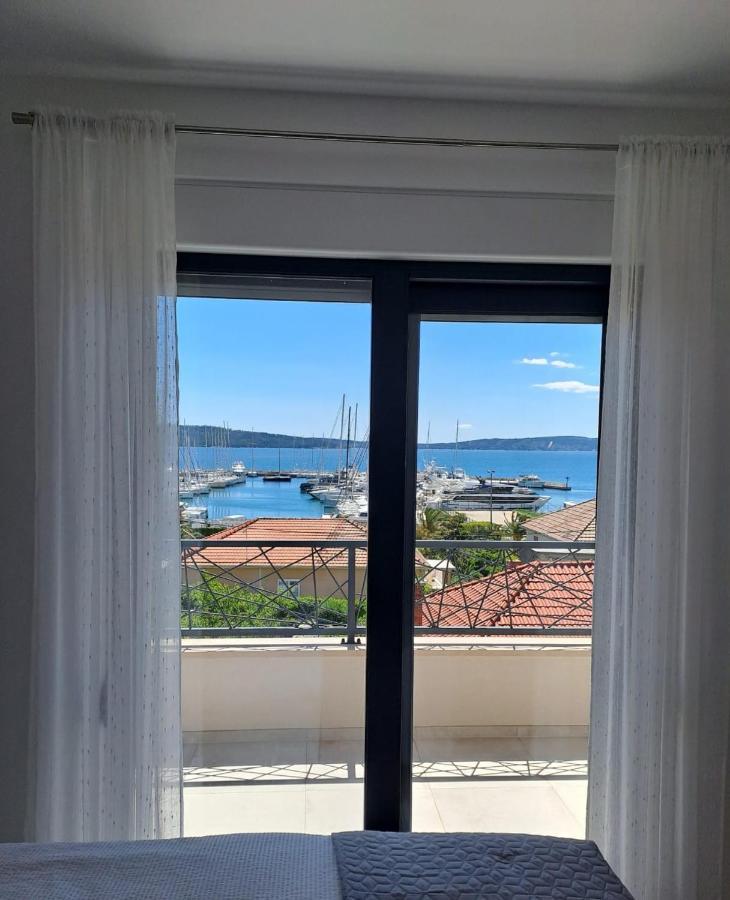 Apartmani Le-Lu Kaštela Exterior foto